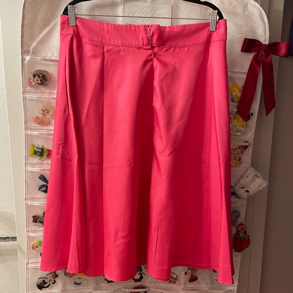 NWT Unique Vintage 1950s
Hot Pink High Waist
Vivian Swing Skirt - Picture 8 of 13